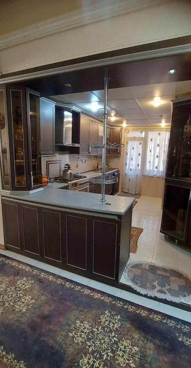 برج قائم در خیابان وصال پتروشیمی