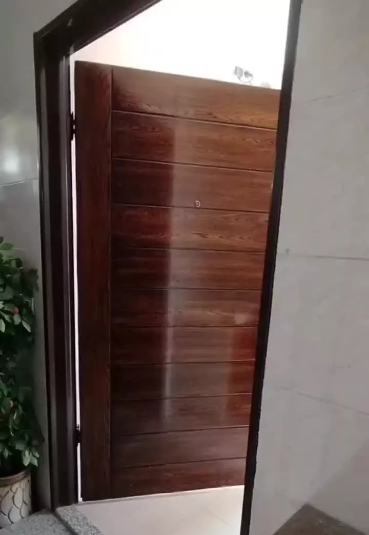 ۱۰۳ متر (۸۵ متر ط ۲ +۱۸ متر بهار خواب+ ۷۰ حیاط سبز