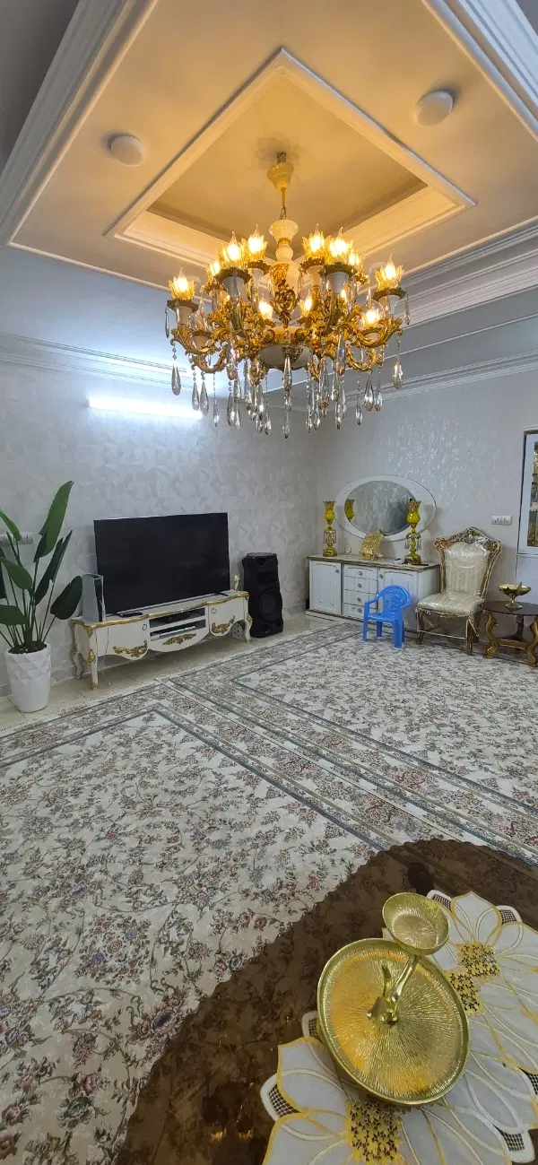 ۸۳ متر  خ حیدری