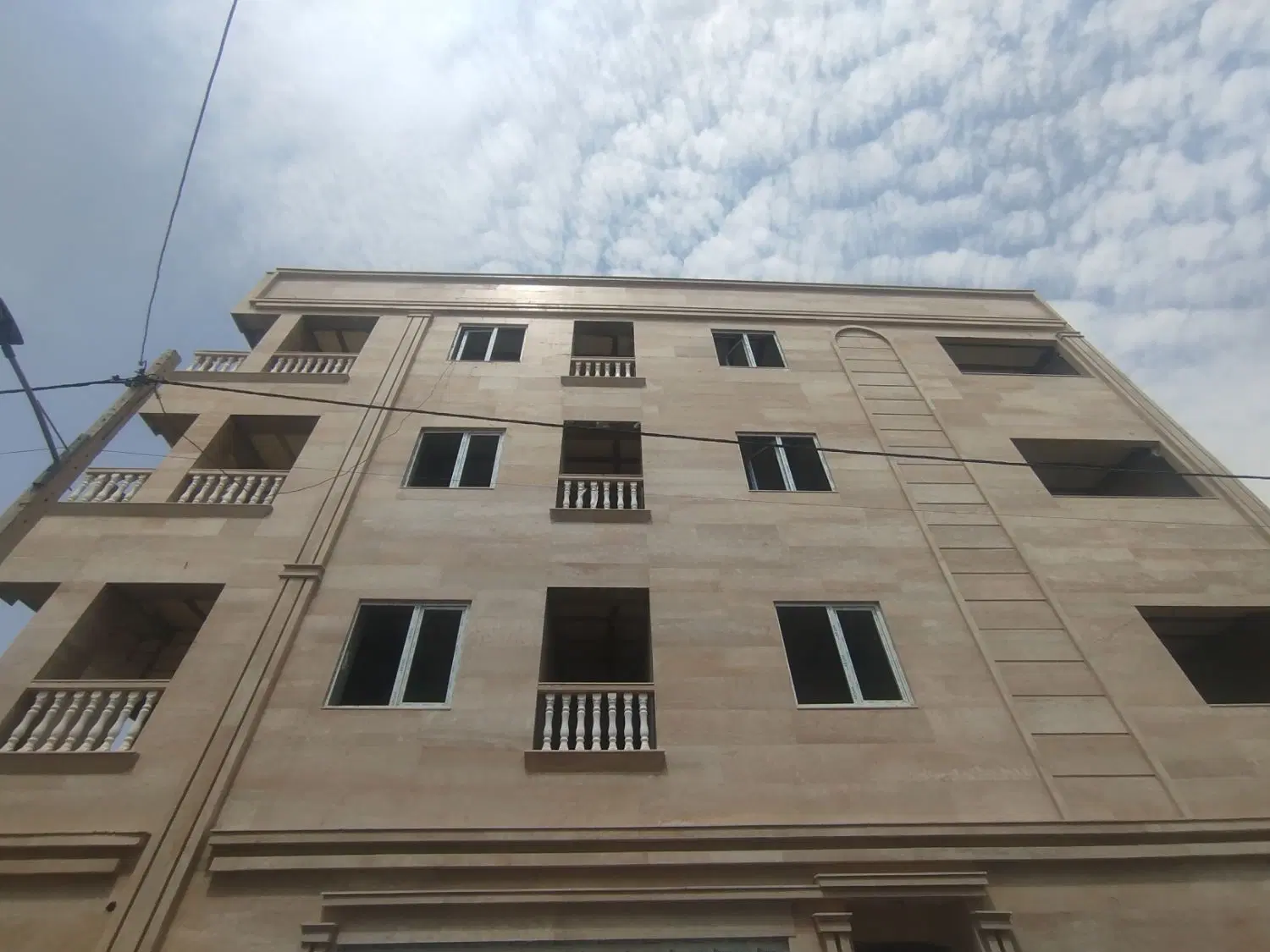 آپارتمان وام دار نوساز درحال ساخت