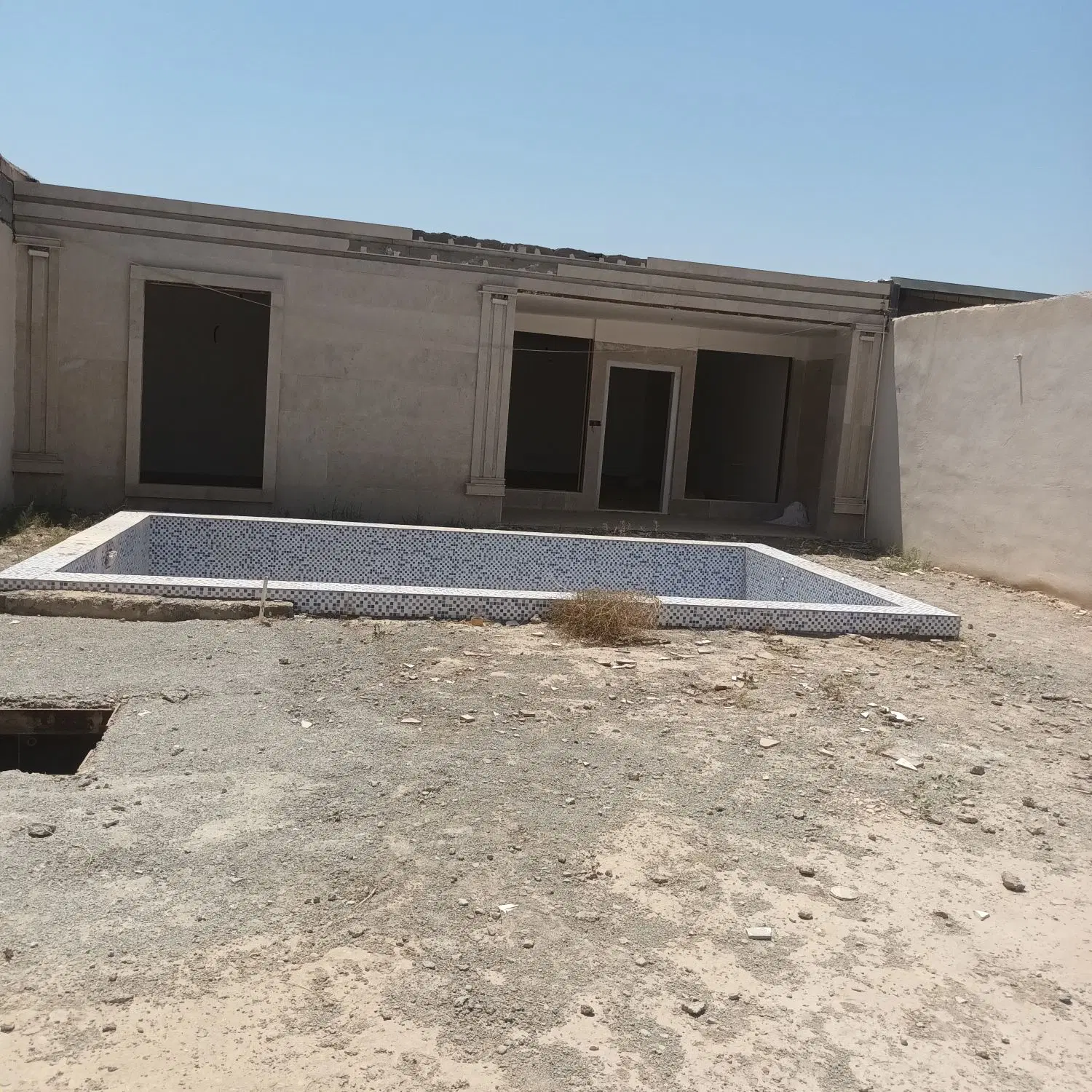 ۴۰۰ متر سند تکبرگ ۱۰۰متر بنا آماده