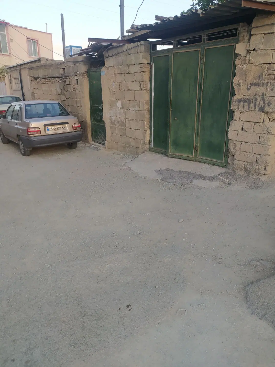 خانه کلنگی دو نبش و سه طرف نور