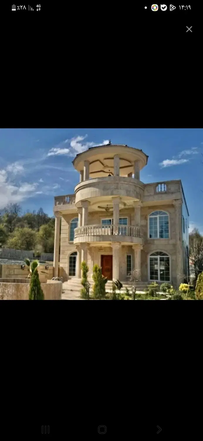 خانه ویلایی نزدیک خیابان