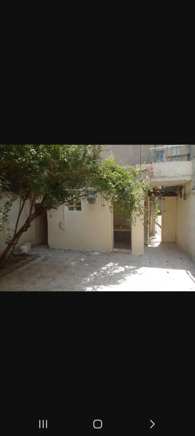 خانه ای دنج و حیاط دار