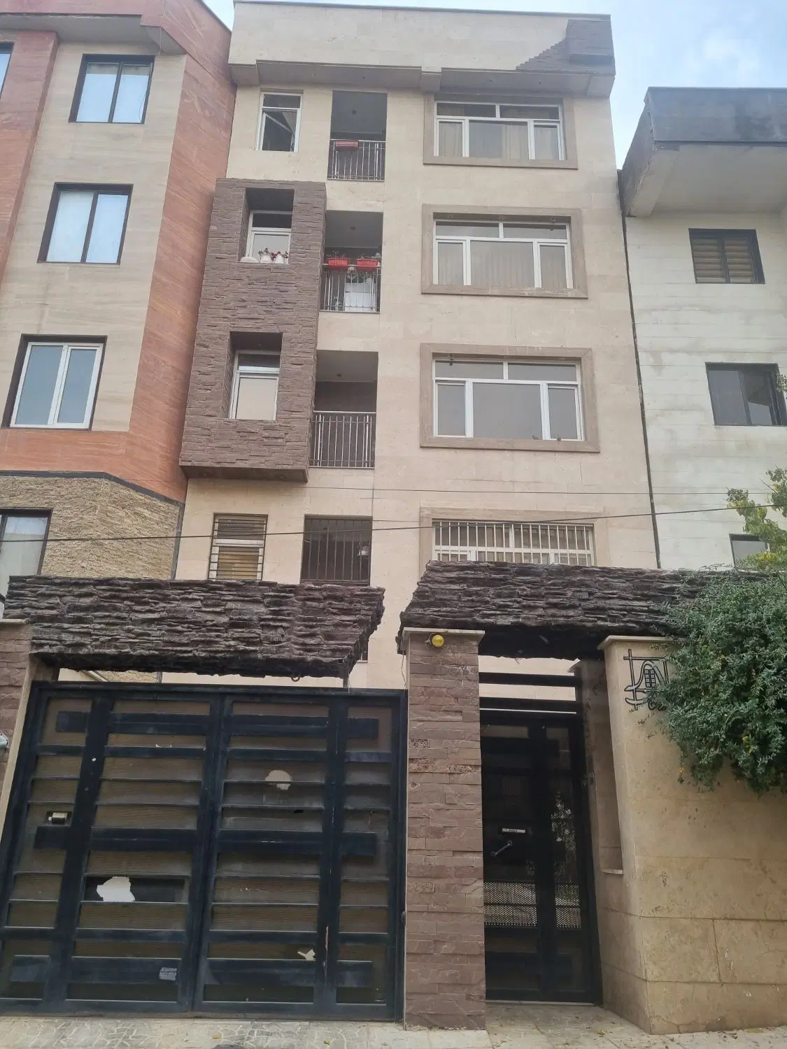 آپارتمان تک واحدی فول امکانات، کف پارکت