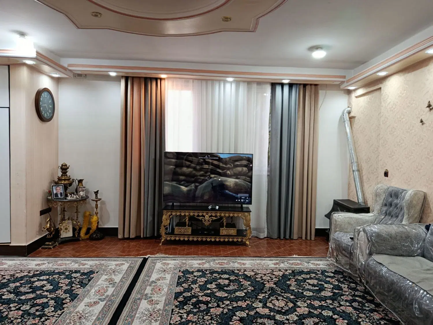 آپارتمان دو طبقه ومغازه تجاری