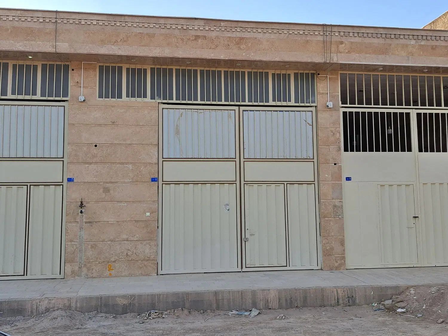 فروش مغازه تجاری کوه سفید