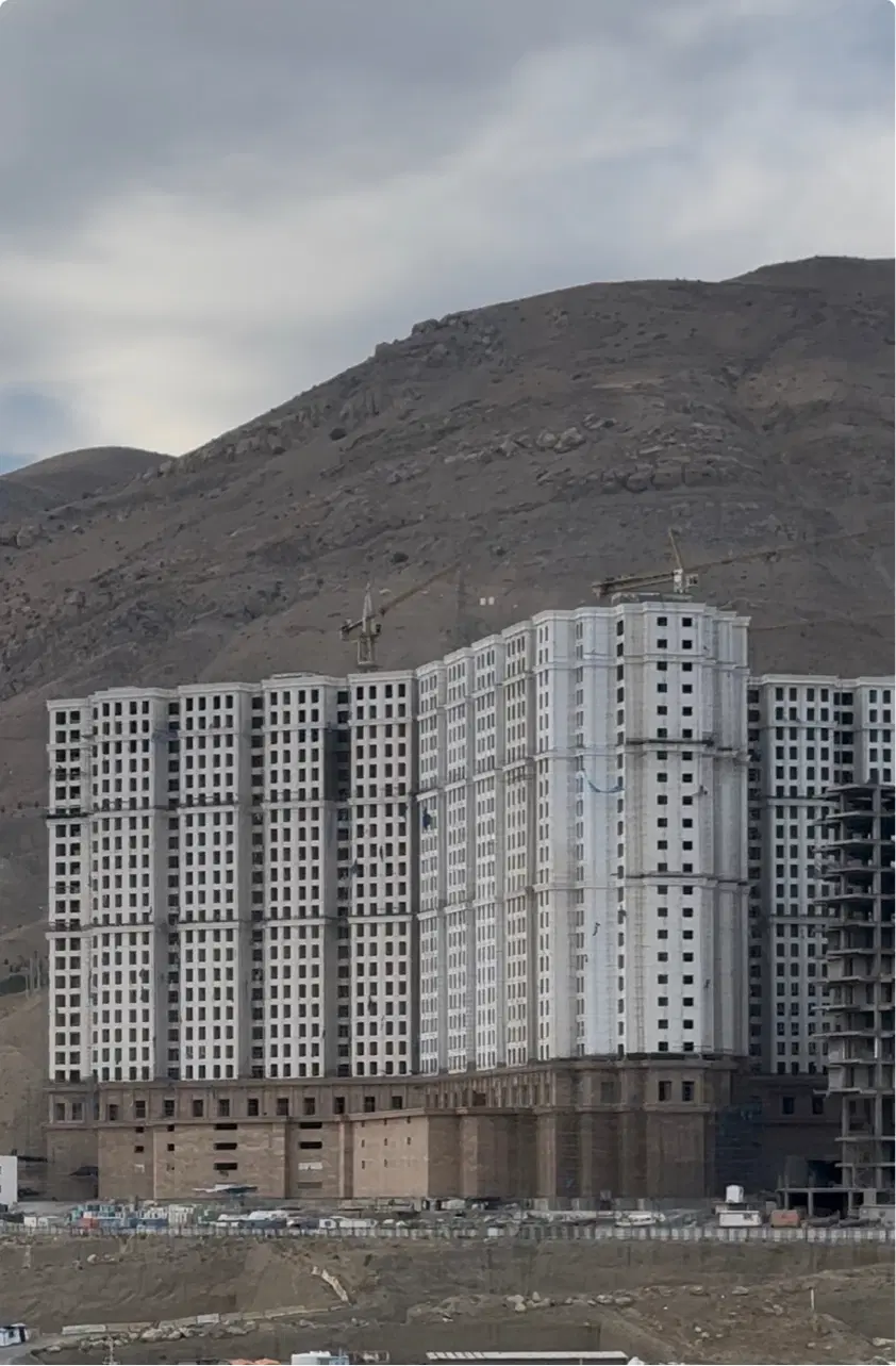 ۱۴۰متر رونیکاپالاس آبشار