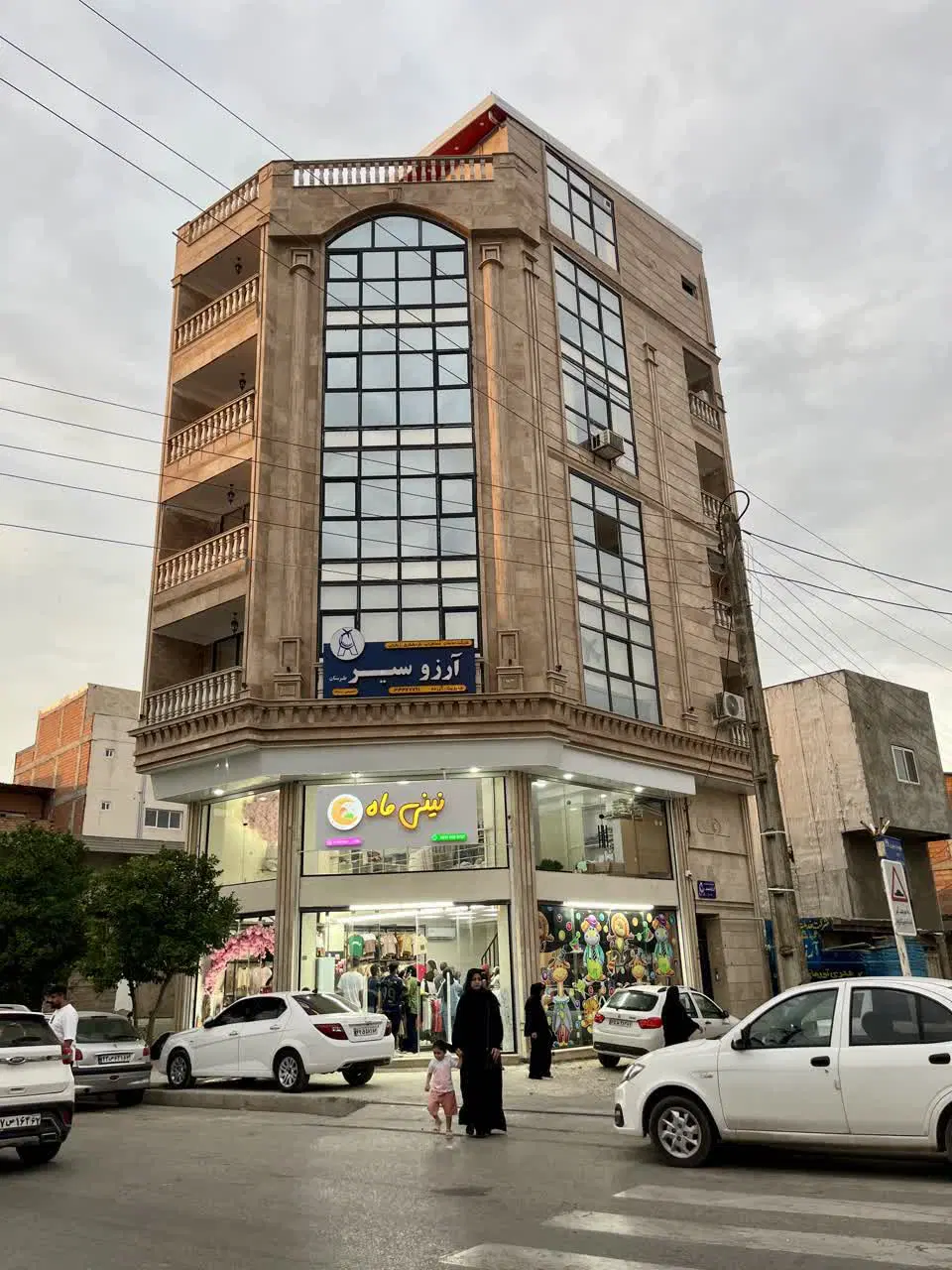 فروش یکجا سه طبقه واحد اداری با سند تجاری