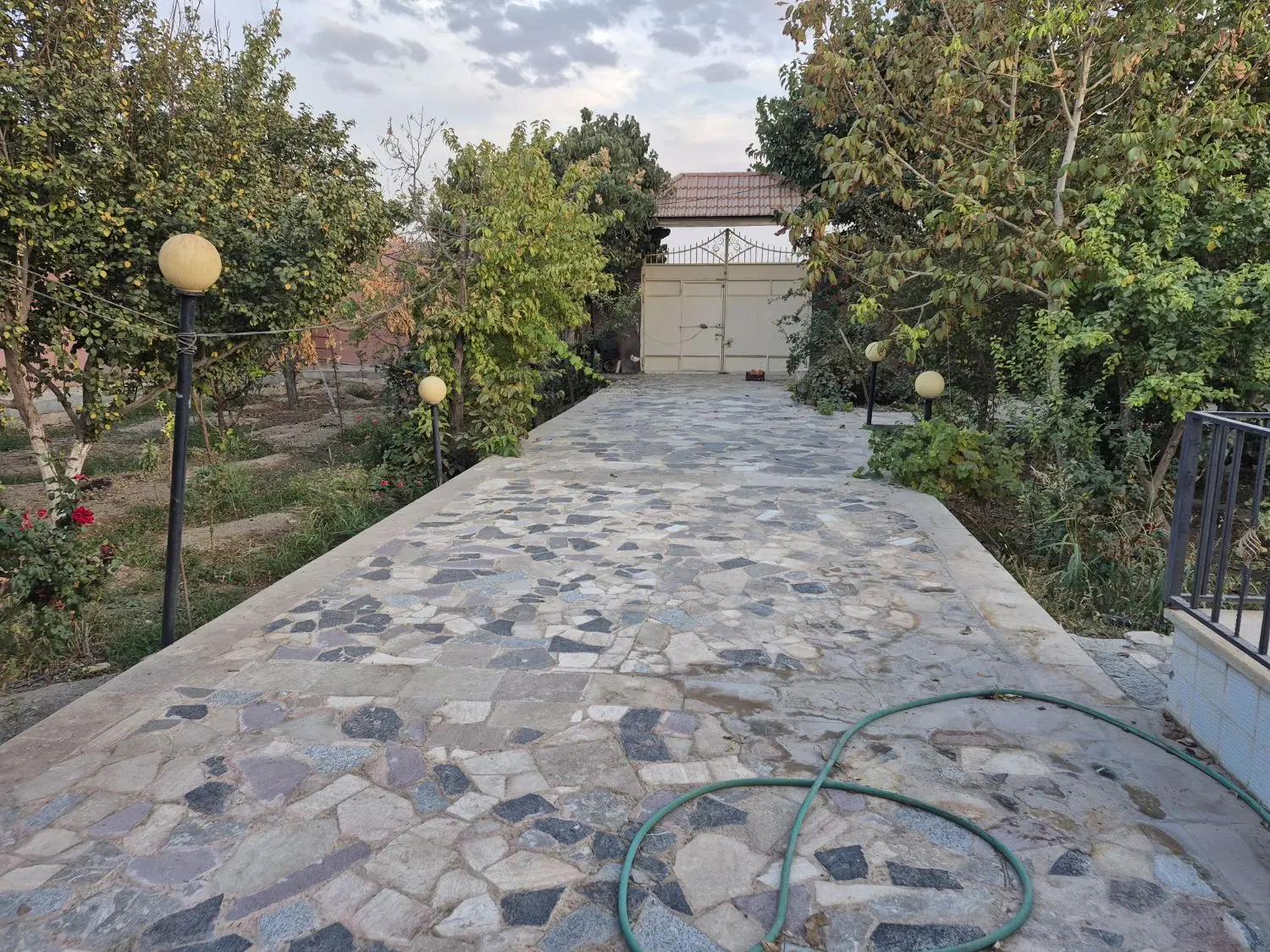 باغ زردنجان چهارراه هواشناسی