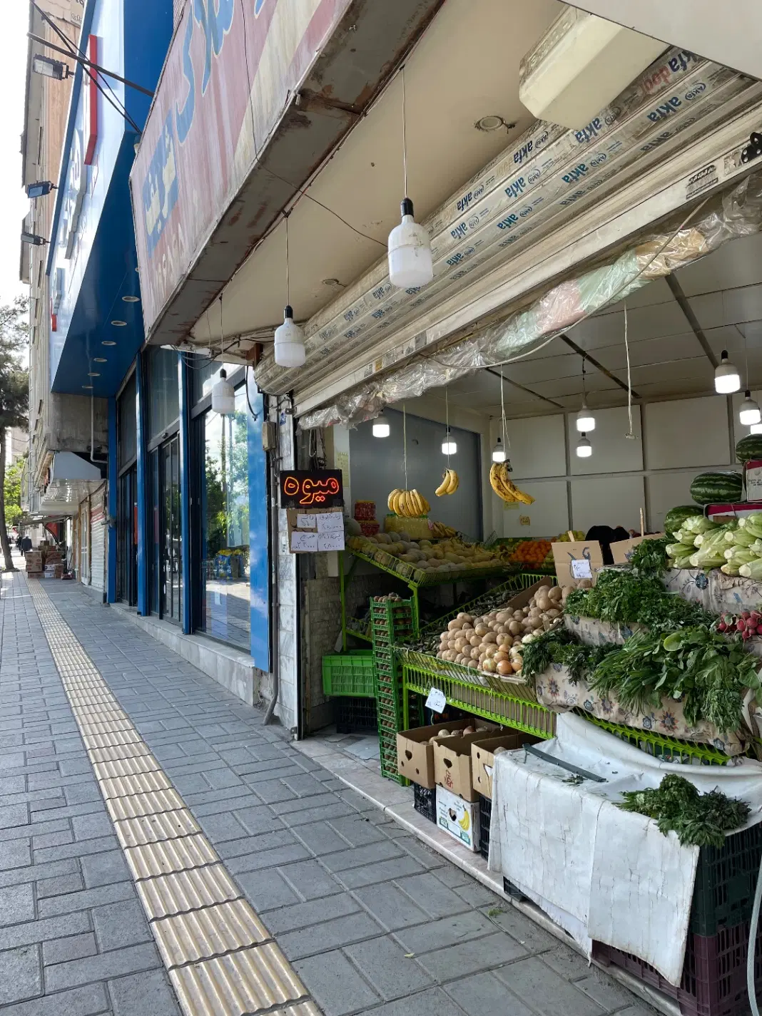 مسکونی وتجاری حاشیه