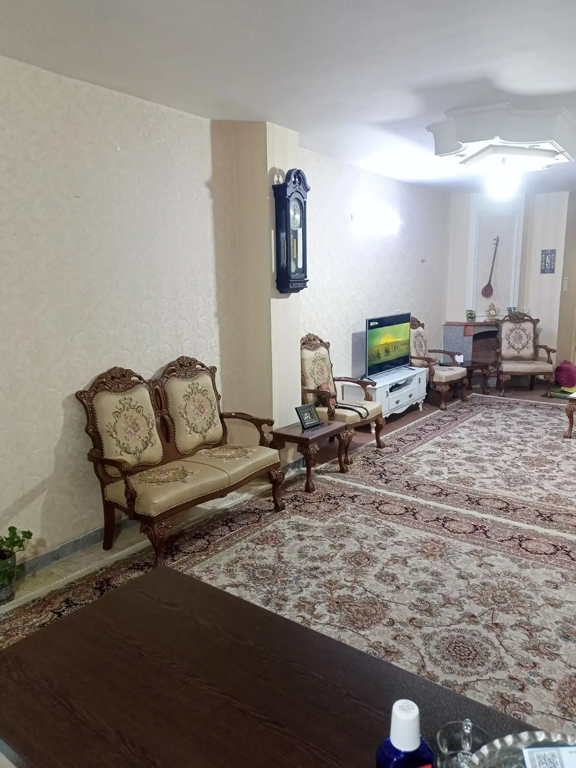 83 متری واحد فروش به قیمت و کاسبی لوکیشن عالی