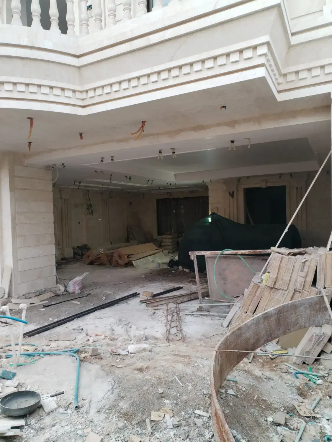 آپارتمان تک واحدی فول لاکچری