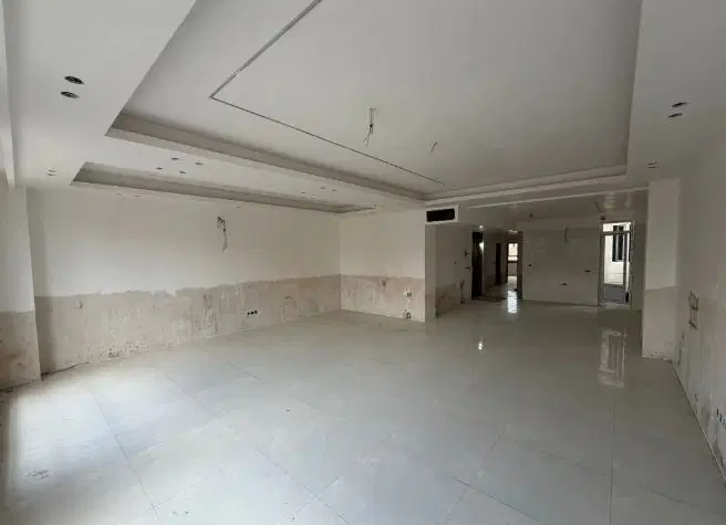 آپارتمان تک واحدی سه بحر غرق در نور واقعی