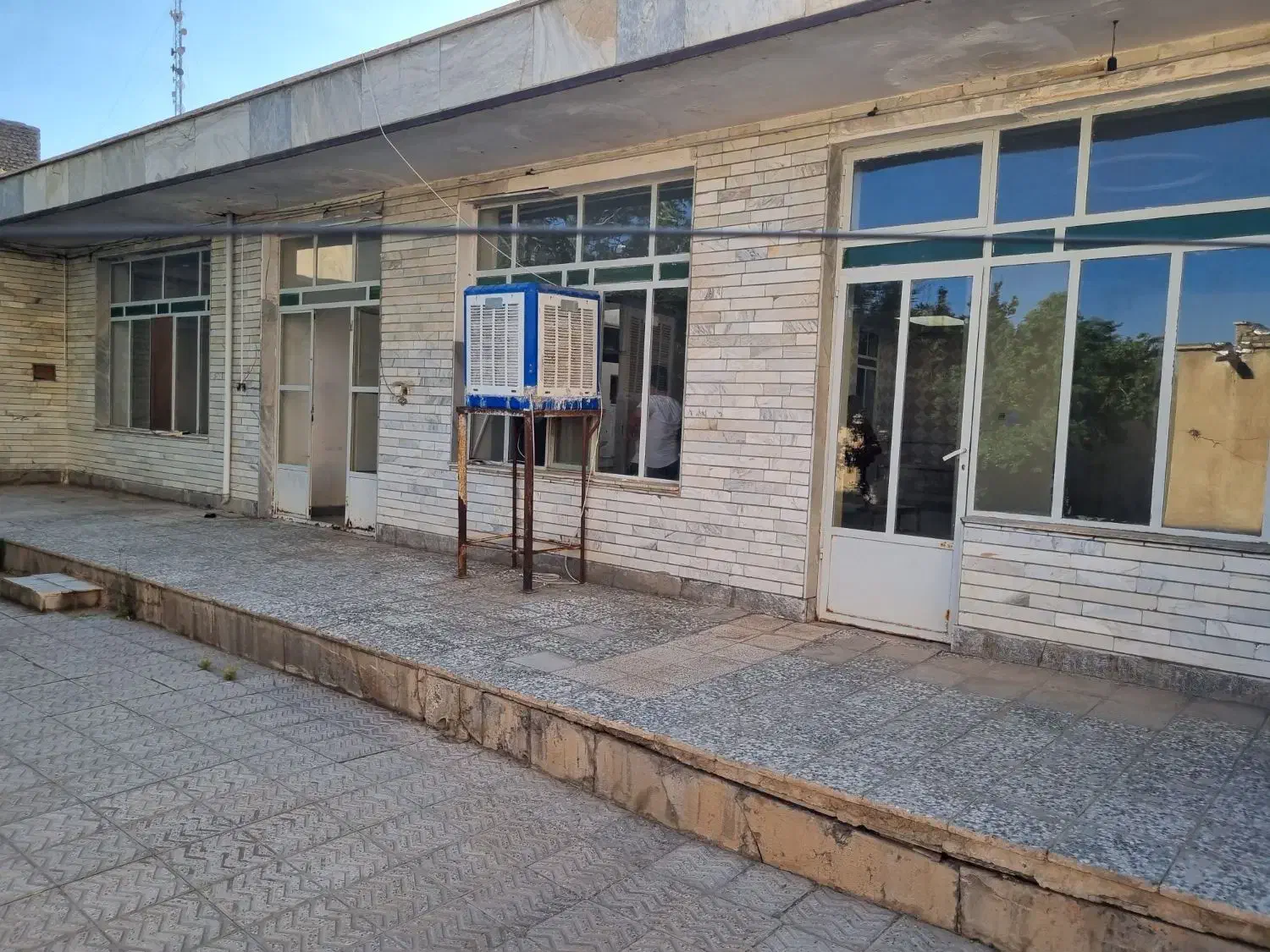 خانه مسکونی با ۴۵۴ متر زمین در مامونیه