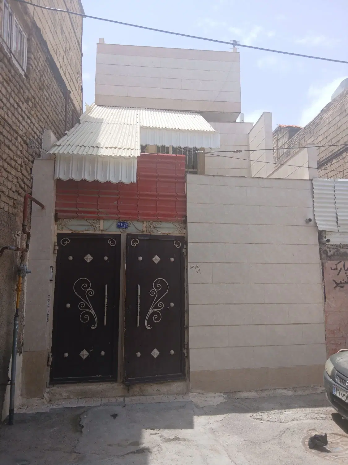 منزل دوطبقه نیم