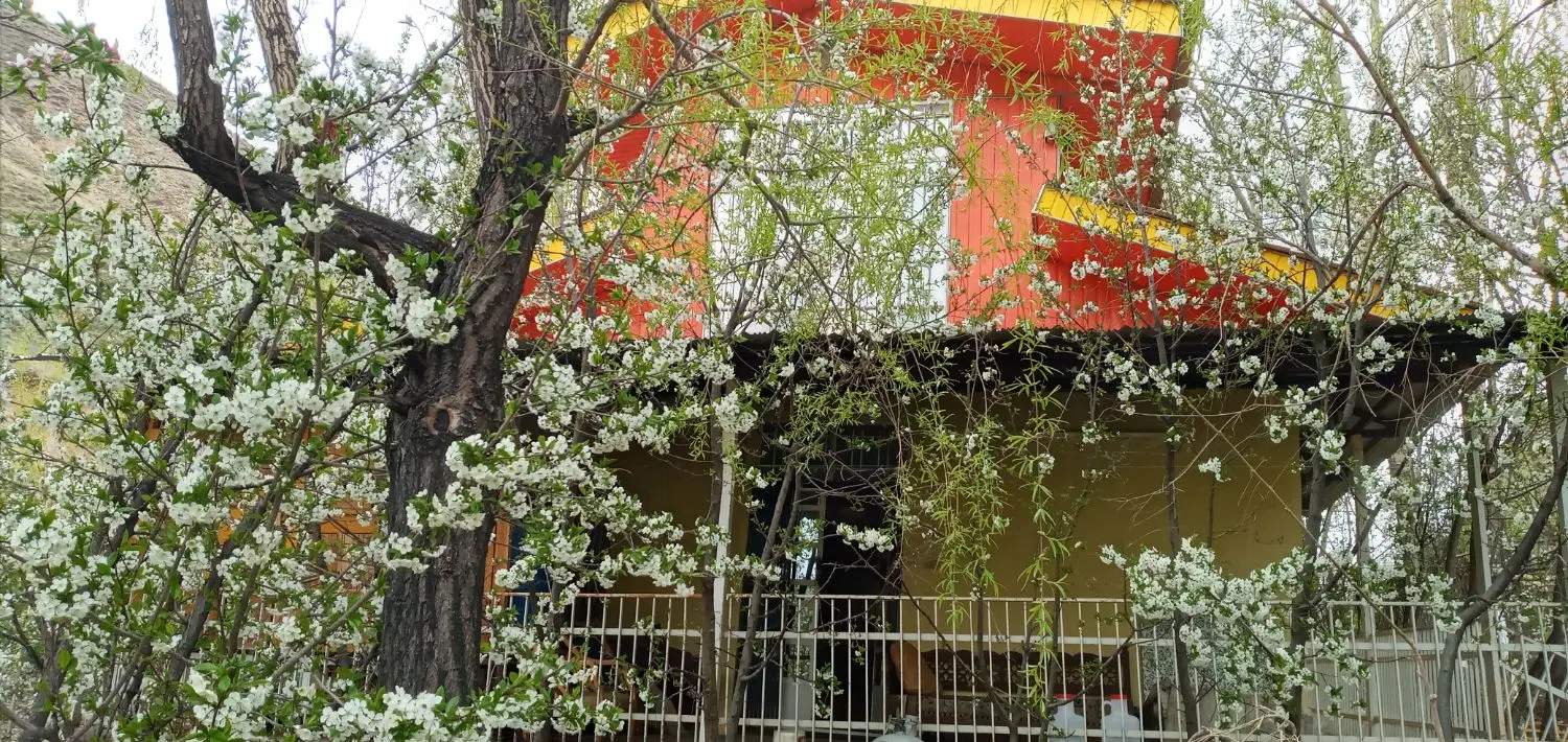 ۶۰۰۰متر باغ با پروژه نیمه کاره اقامتی.سند دار