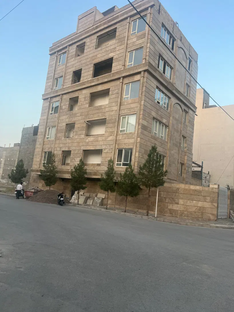 آپارتمان ۱۰۵ متری طبقه ۳ الهیه اقدیسه ۵۳