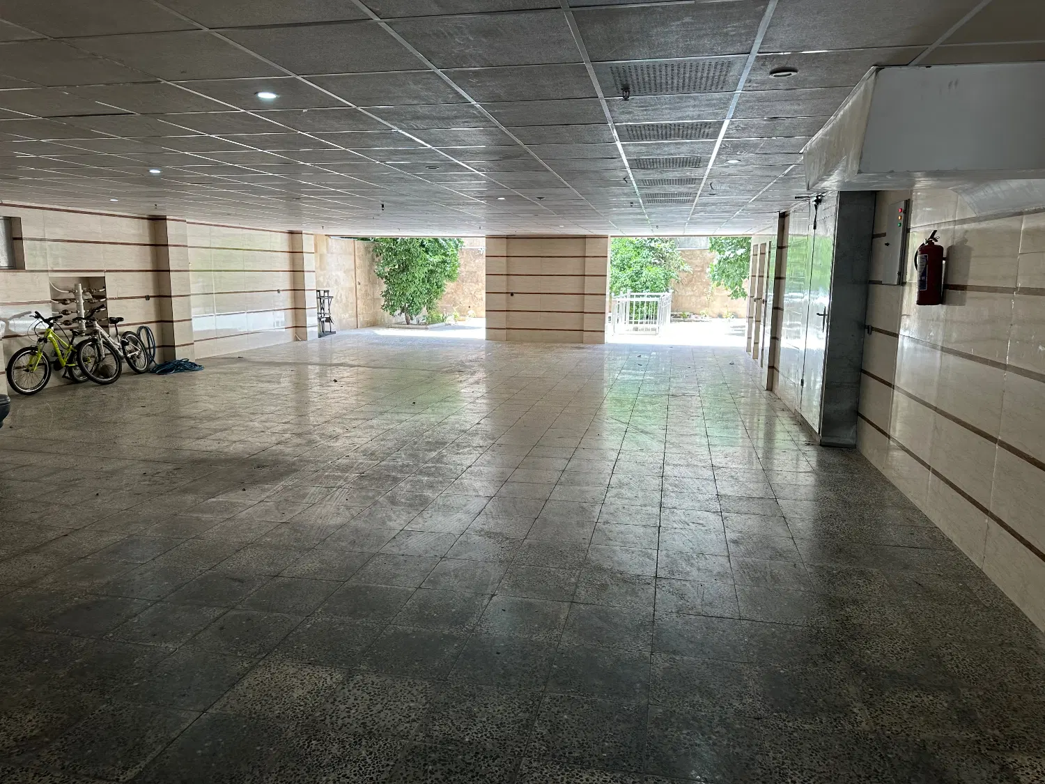 آپارتمان ۲۲۰متری در شهرک پرواز
