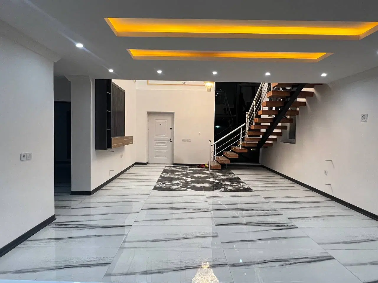 ویلای دوبلکس ۲۵۰متری استخردار