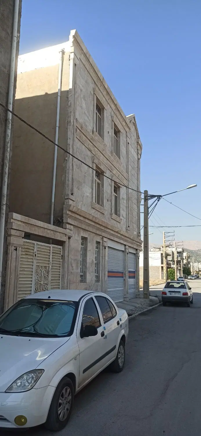 ملک سه طبقه تجاری مسکونی