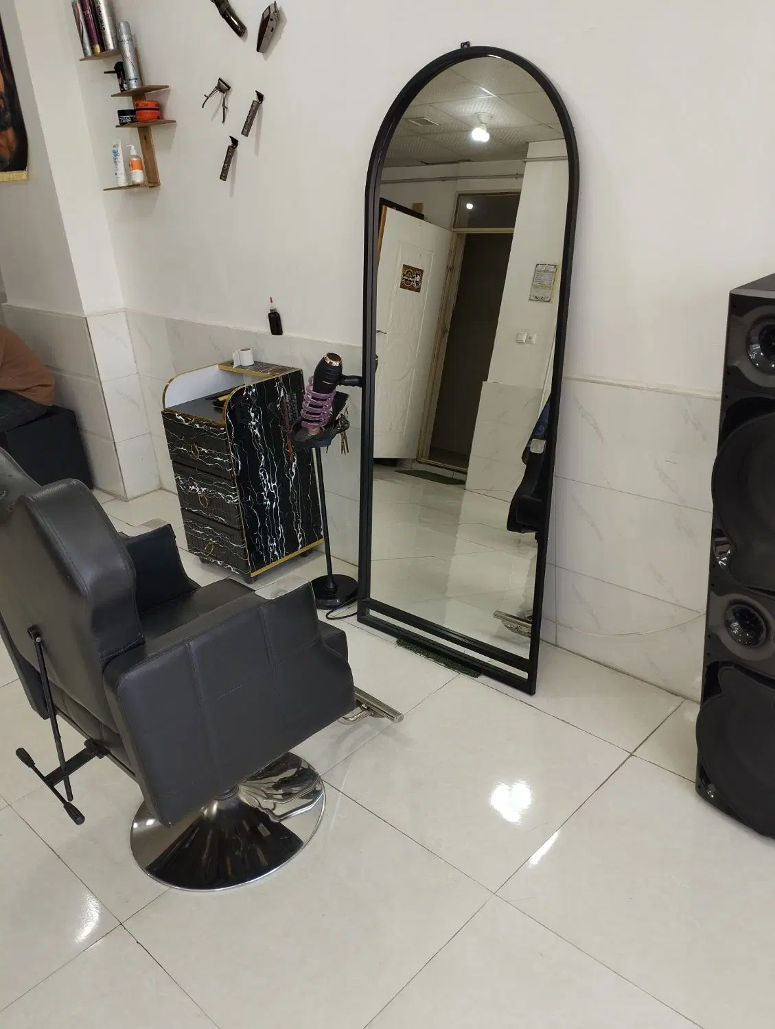 اجاره لاین ارایشگری مردانه با مشتری گذری