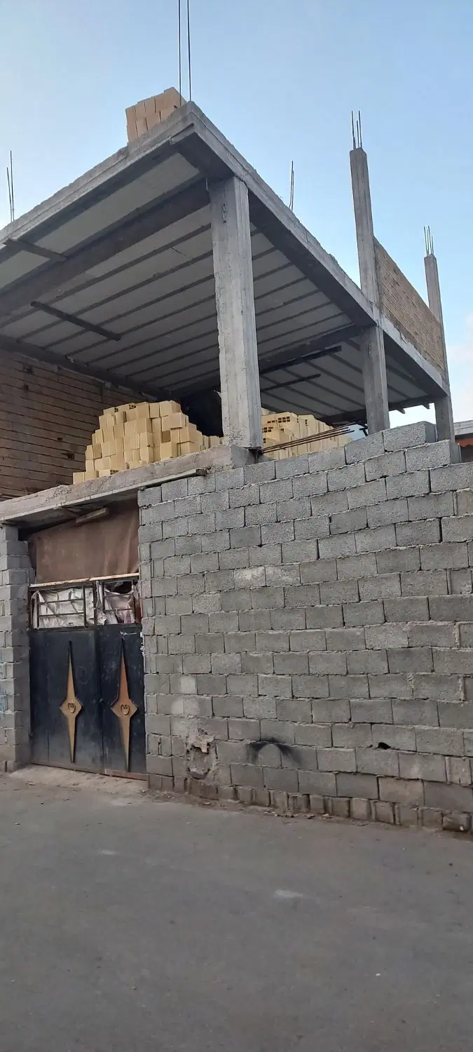 یک خانه نیمکار بالا پایین ۱۳۰متری با پارکینگ ب