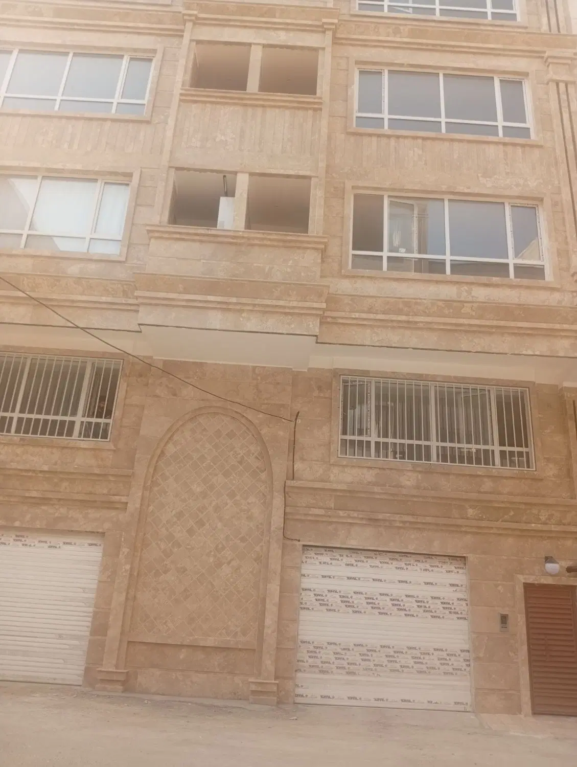 120متری فروشی درشیخ طبرسی فول امکانات
