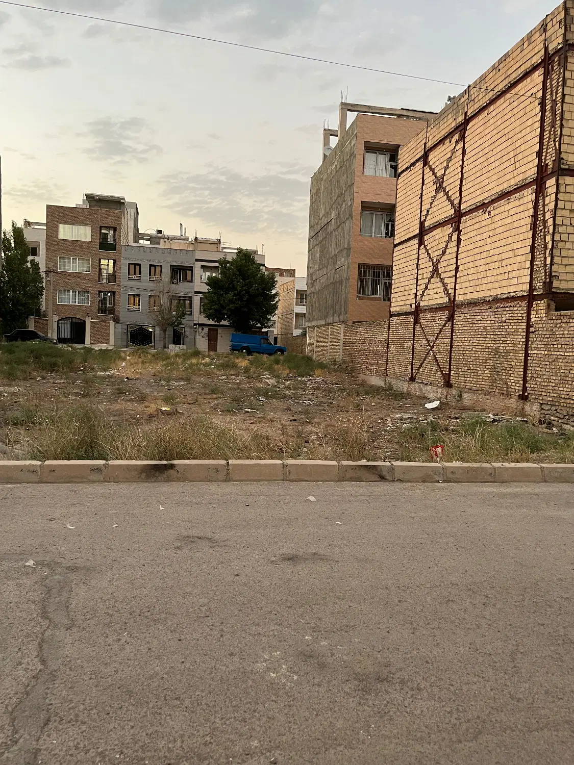 زمین فروشی واقع در انقلاب ۹
