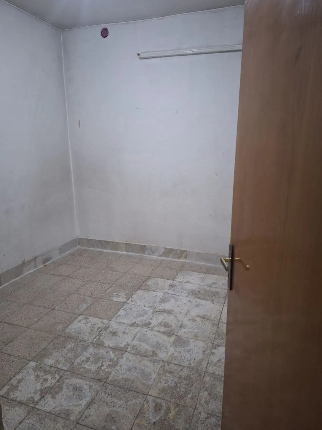 منزل همکف حیاط دار تک خواب با پارکینگ موتور