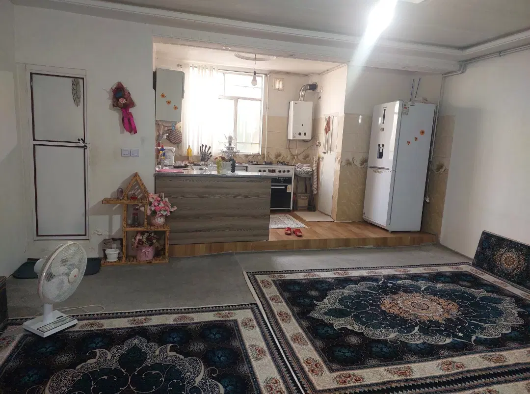 خانه 75 متری در حصار مطهری طبقه دوم
