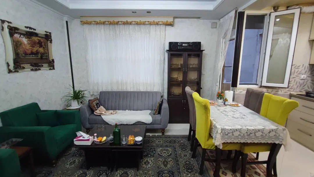 حدود ۵۰ متر، با آسانسور و پارکینگ اصلی، تک واحدی