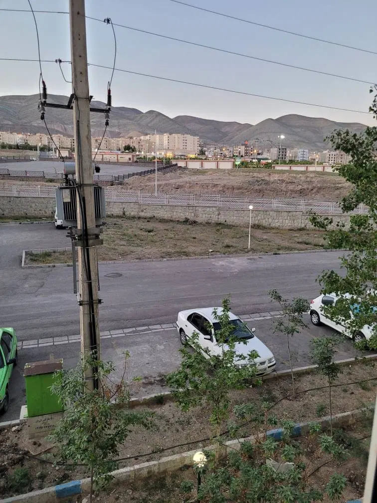 ۷۷ متری ، مجتمع کاج
