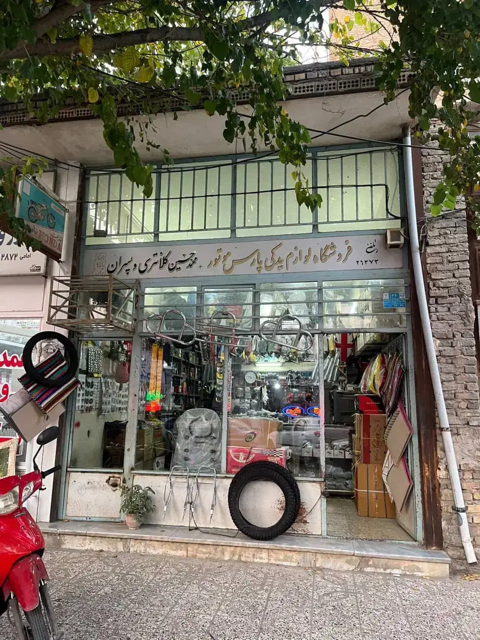 فروش تجاری ۱۰۰ متری در دل بازار
