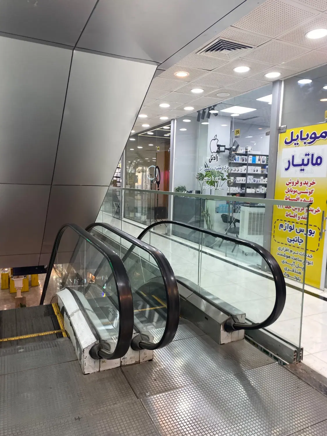 مغازه ۱۸ متری پاساژ آرمانی درختی قابل تهاتر