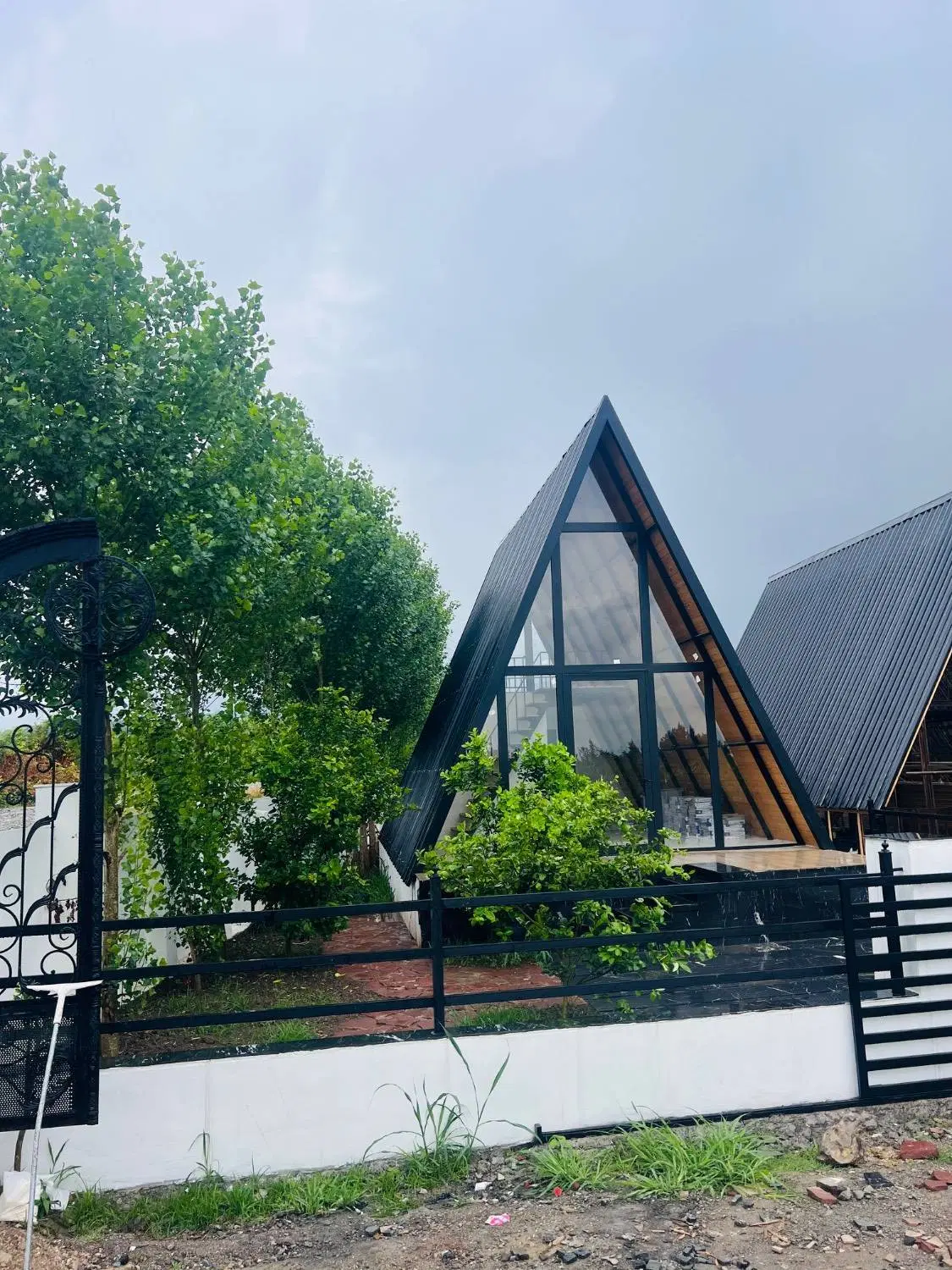 کلبه سویسی به همراه استخر