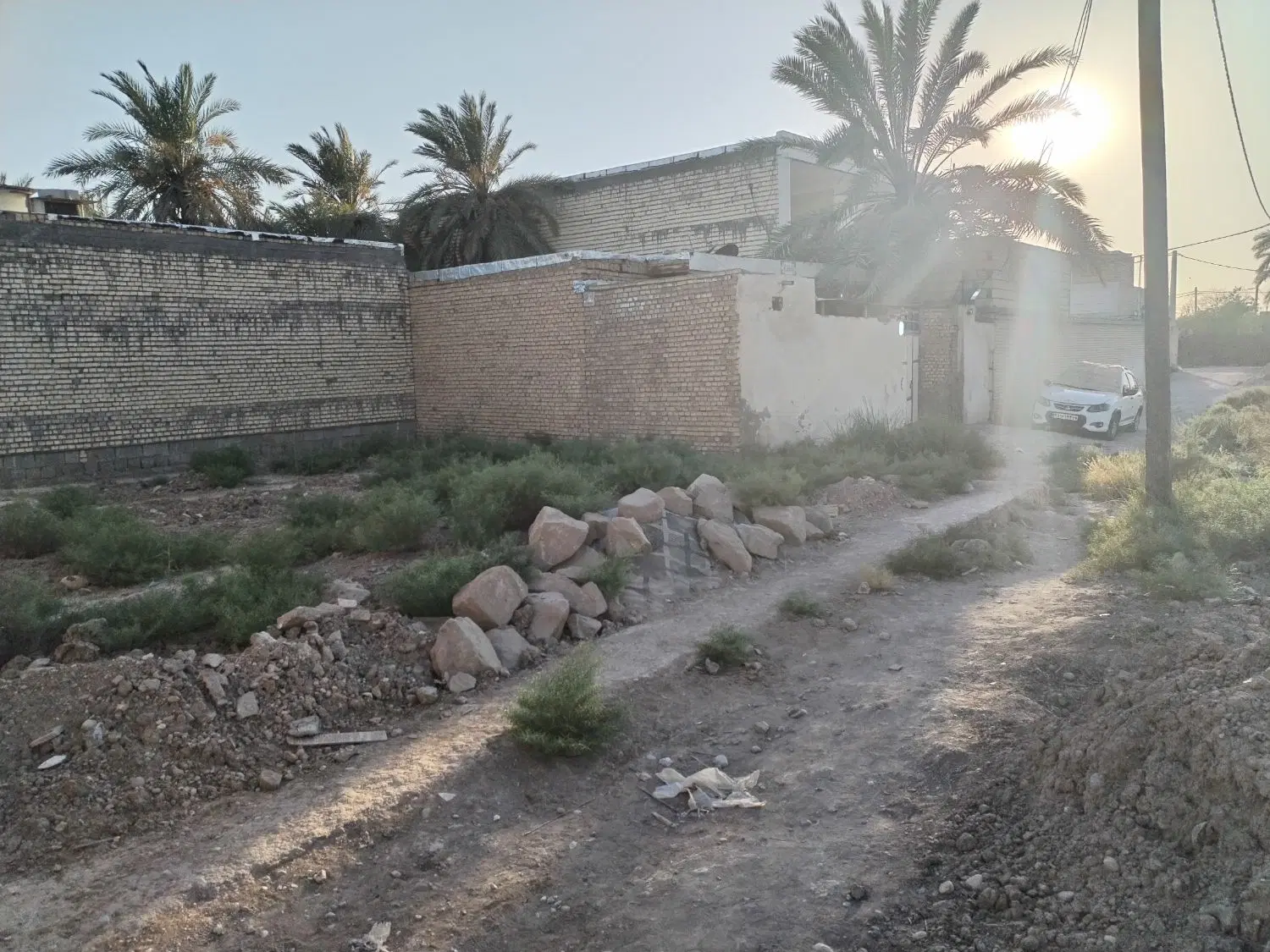 زمین به مساحت150متر مربع پی زده شده