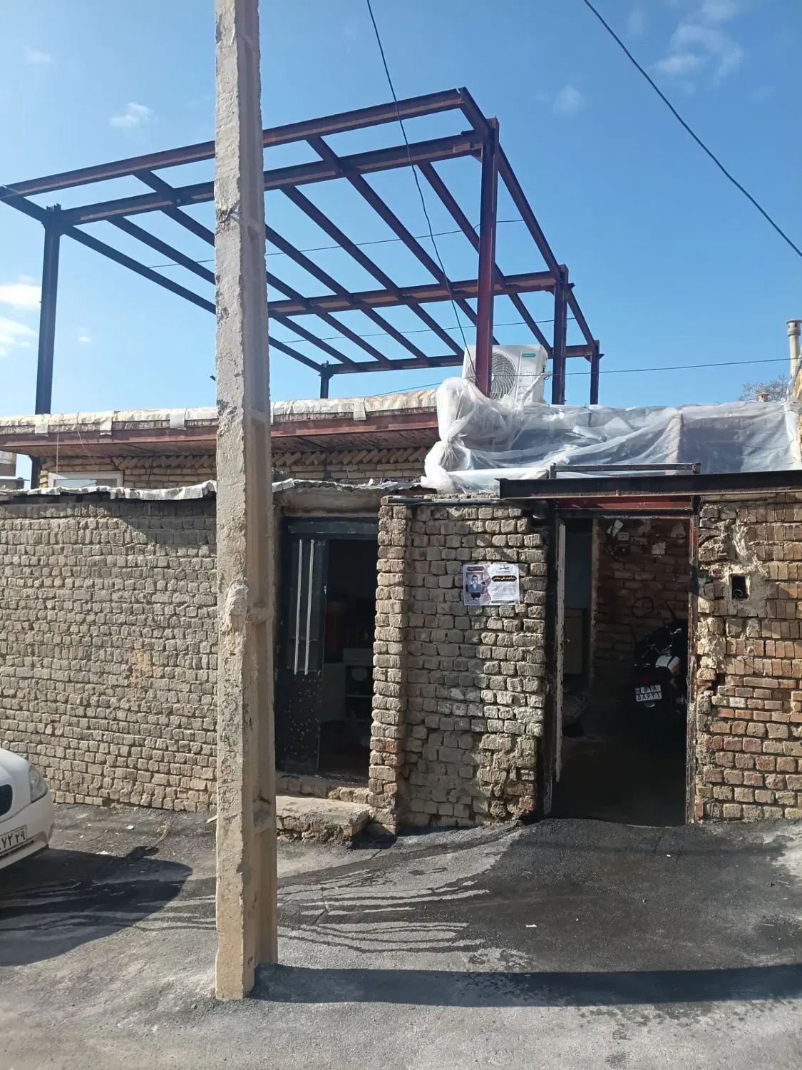 منزل مسکونی واقع در میدان بسیج شقایق ۵