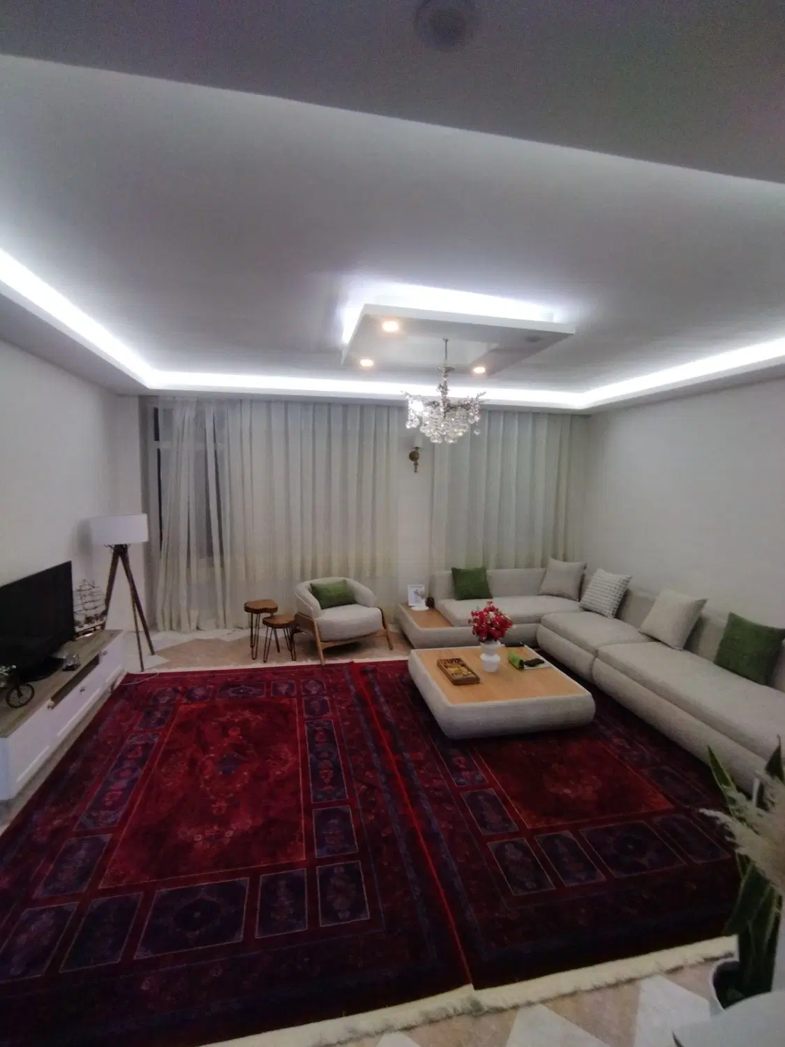 اجاره آپارتمان 80 متری 2 خواب فاز 3 خ معلم