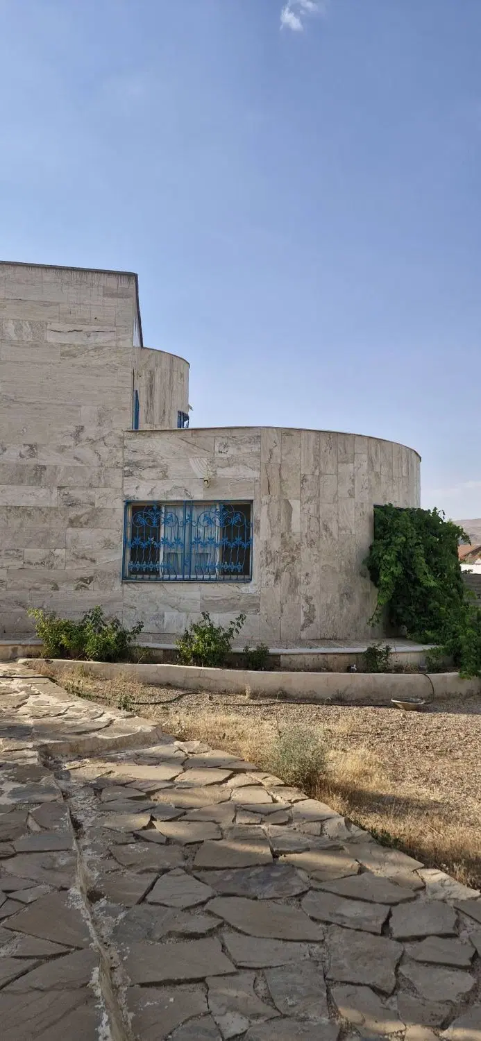باغشهر ویلای واقع در قلات