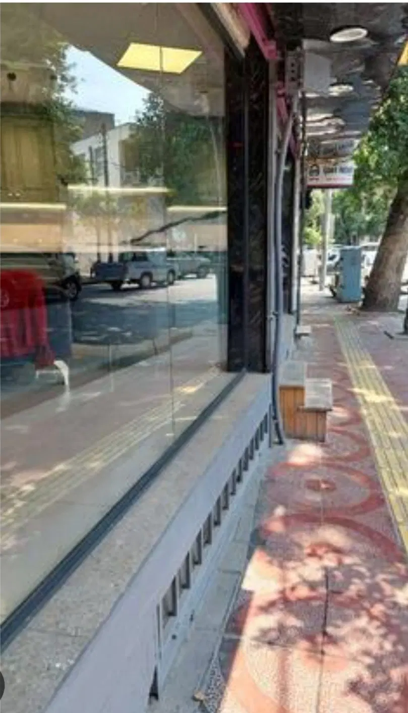 مغازه هشتاد متر.