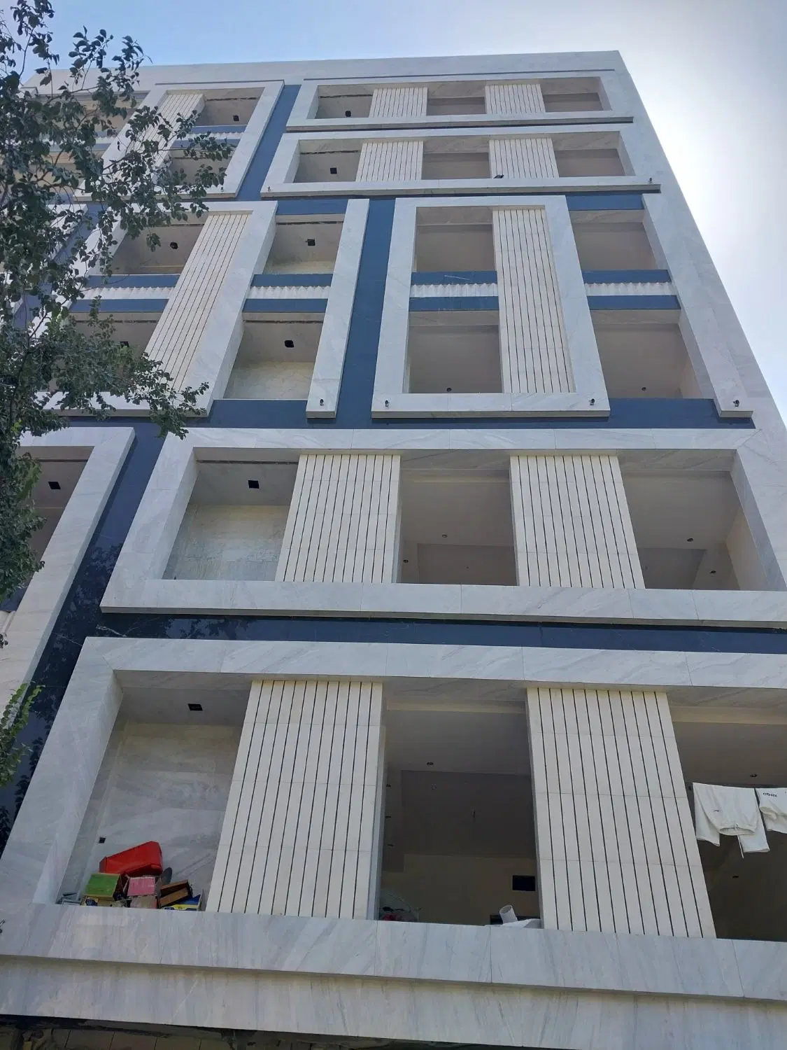 با مدیریت خانم معین. تهاتر  با ملک کلنگی