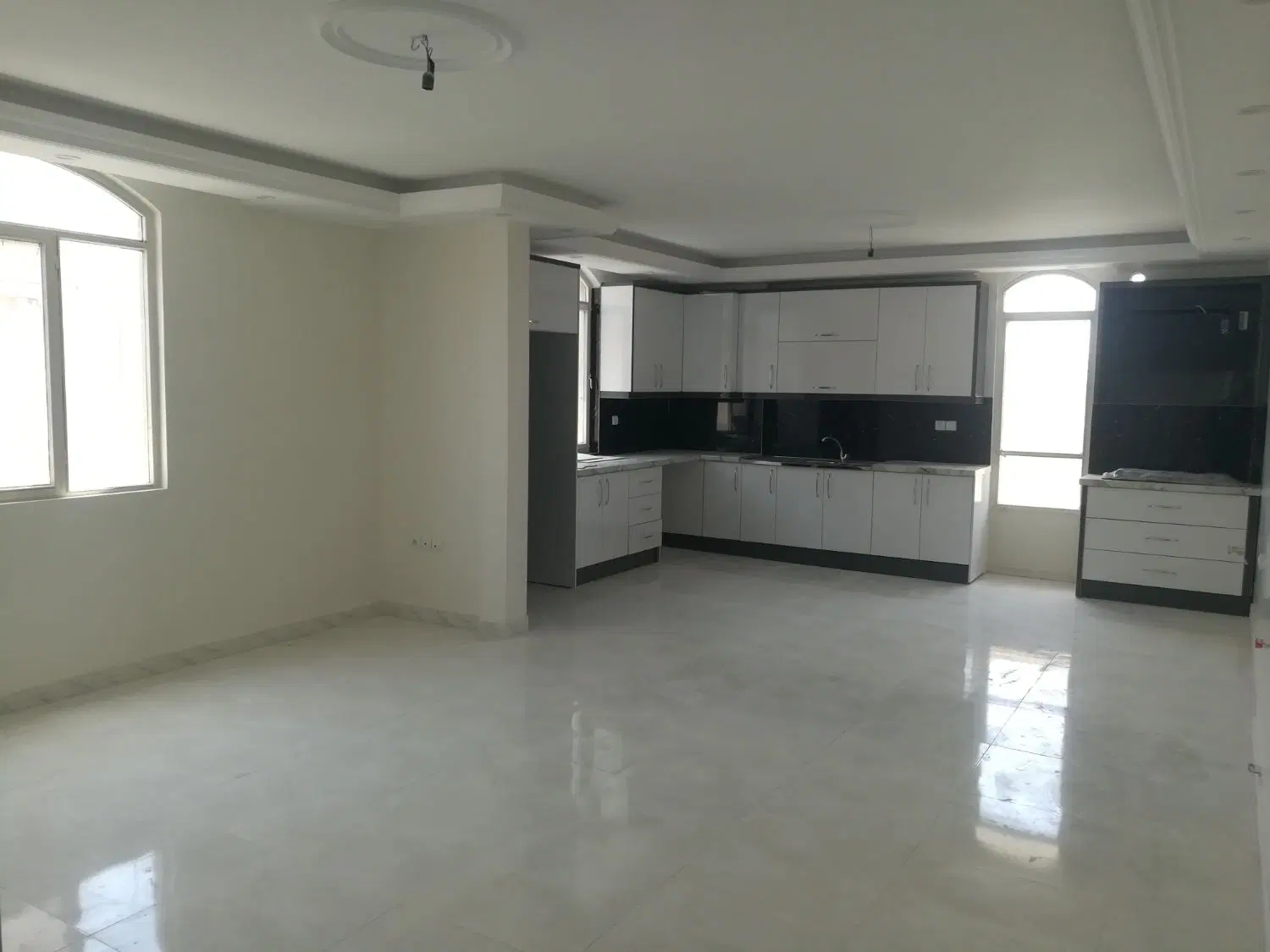 اندیشه 6غربی _ 85 متر 3 بر روبه نما _ 6واحد