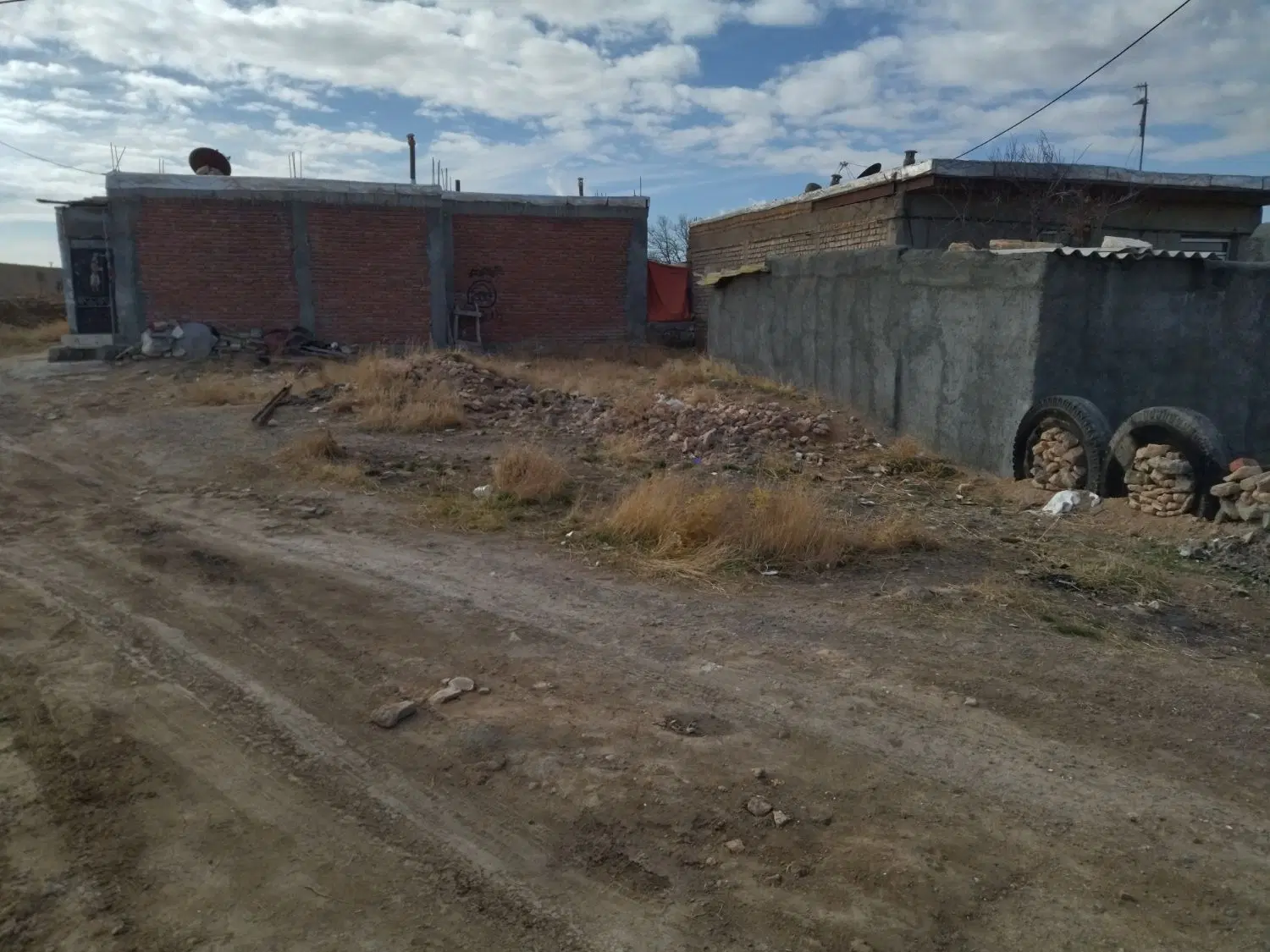 یک قطعه خاک در روستای حسن اباد