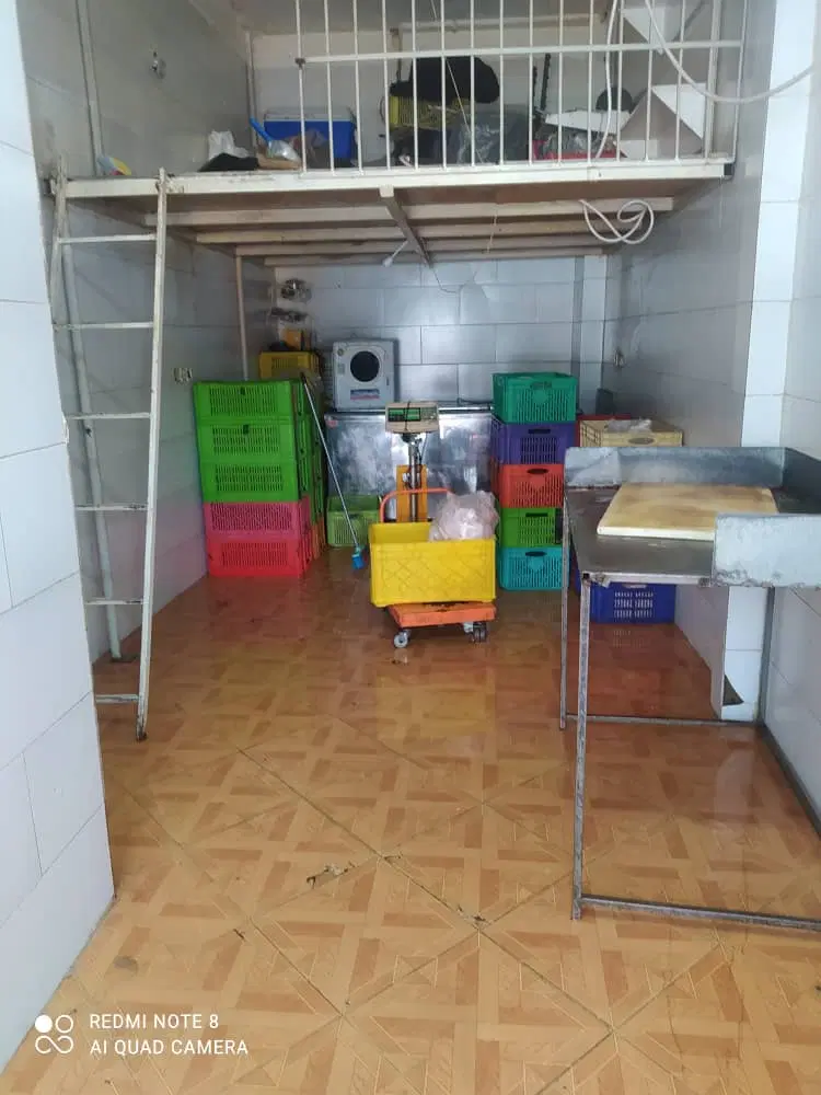یک باب ملک تجاری و مسکونی