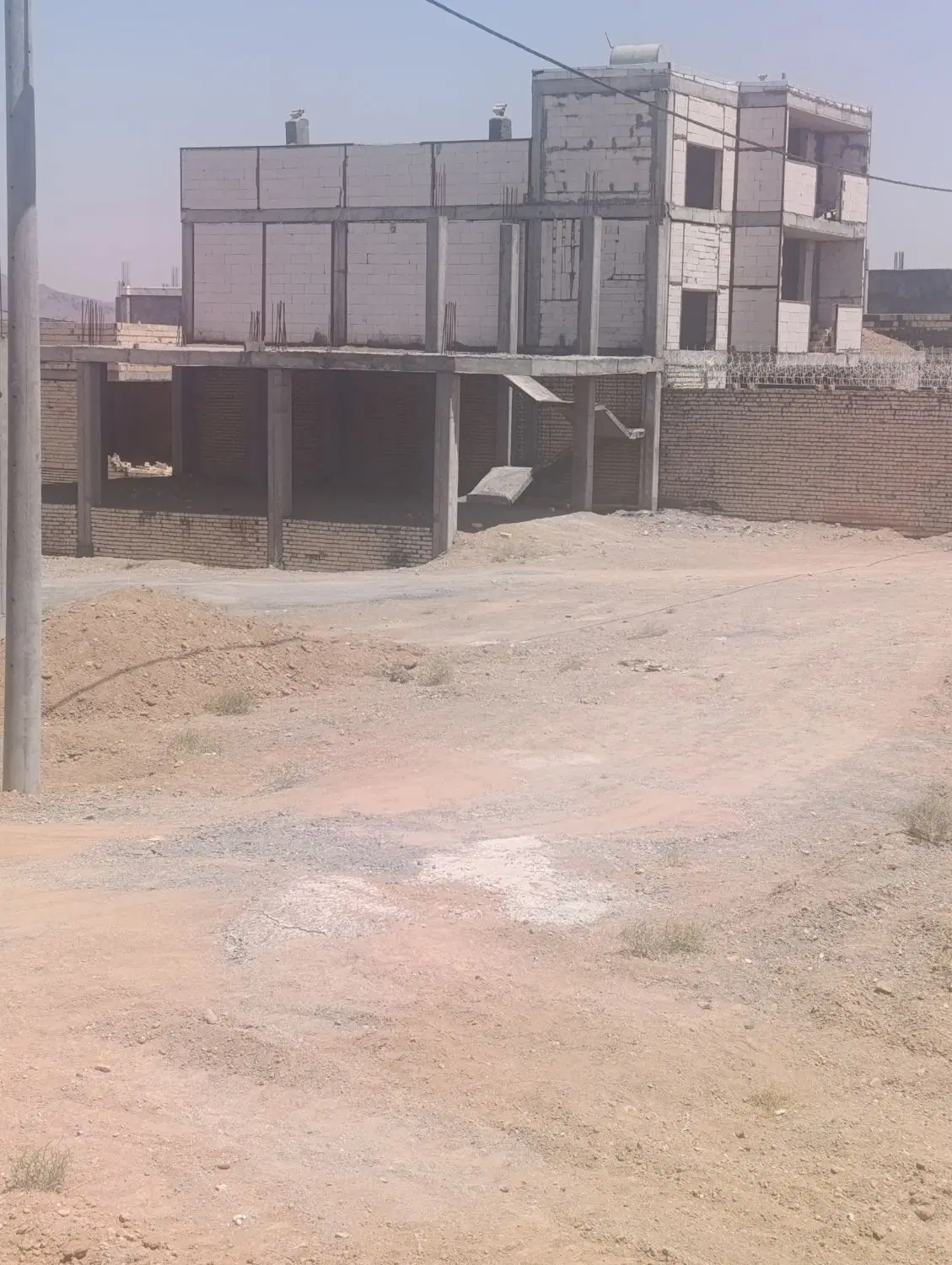 ساخت یک طبقه نیمه کاره مسکن ملی