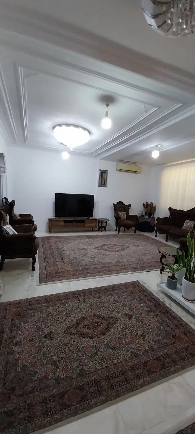 فروش خانه ویلایی ۳۰۰ متری الهیه شمالی