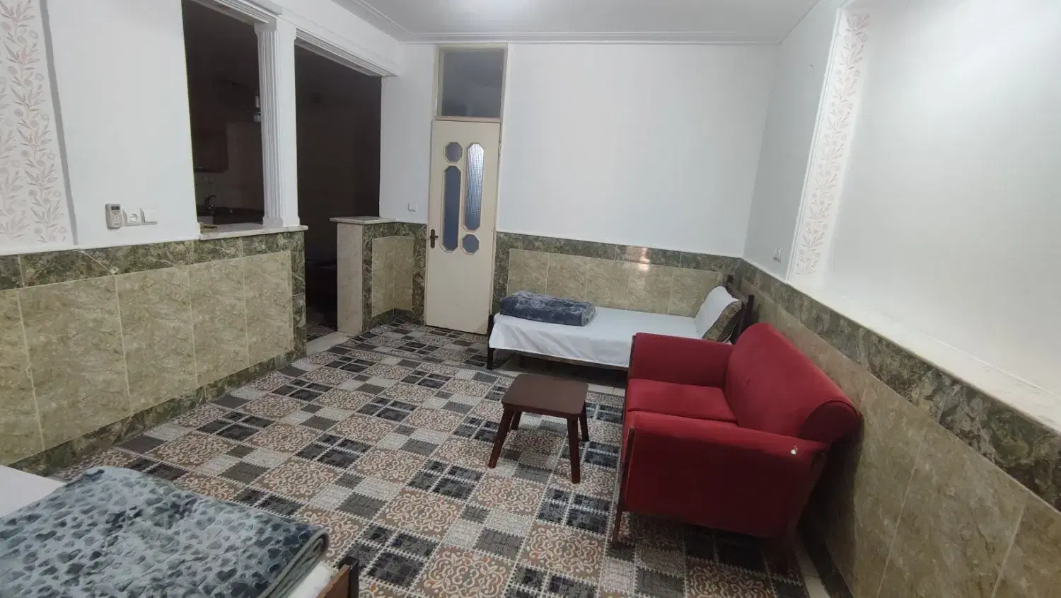 سوییت تمیز با پارکینگ روبروی حرم