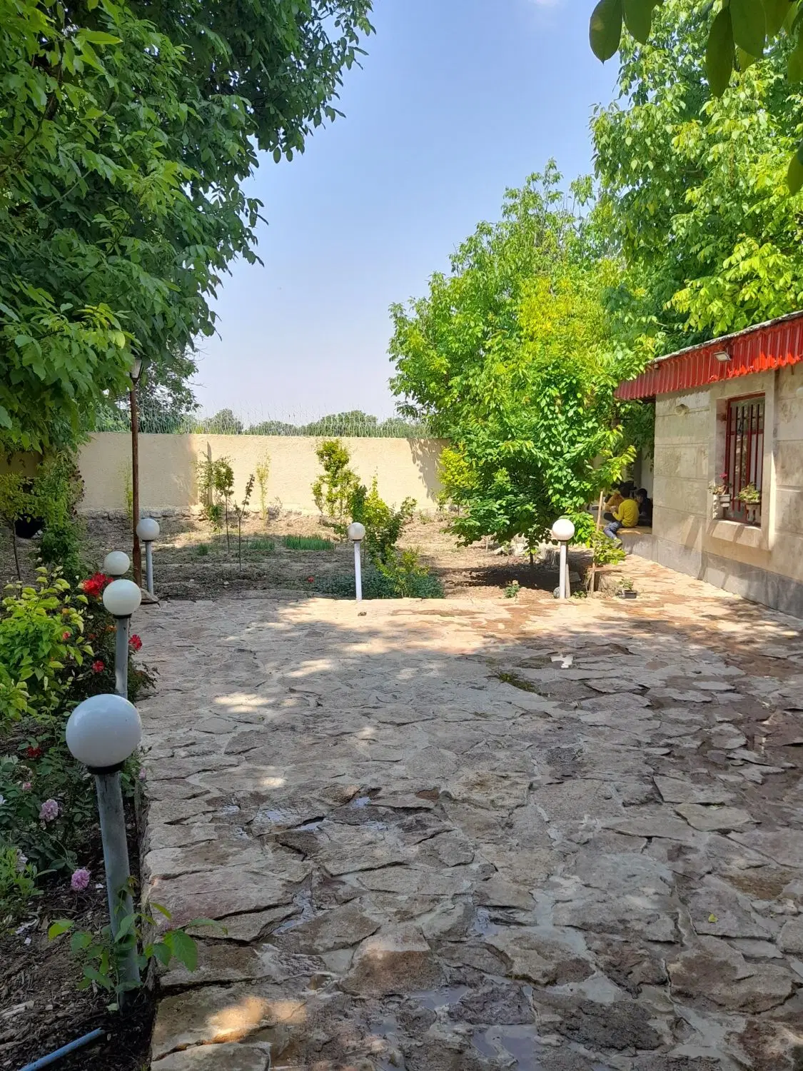 زمین پیرآباد