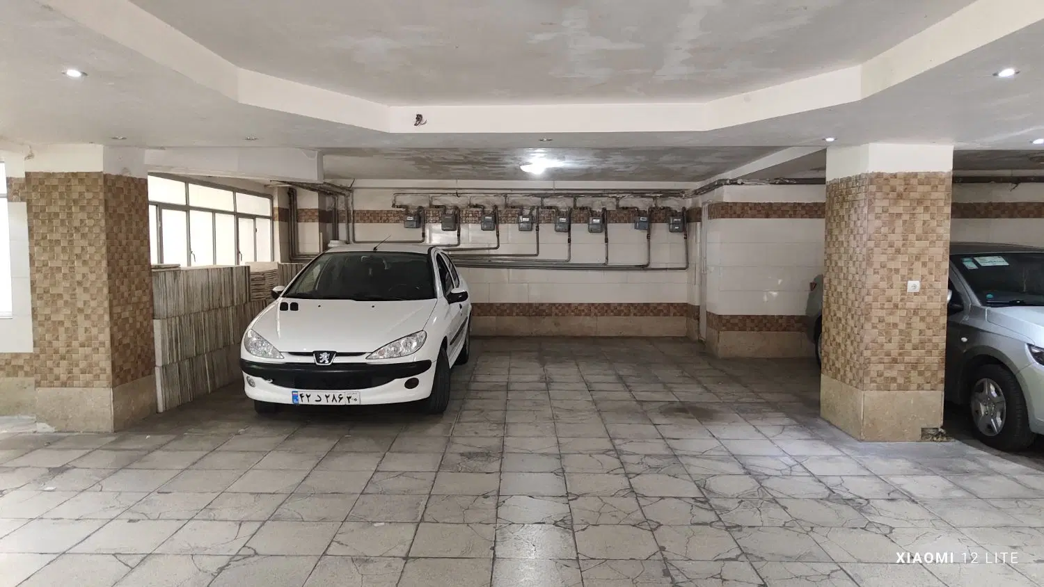 پارکینگ مسقف حدودا  15متری